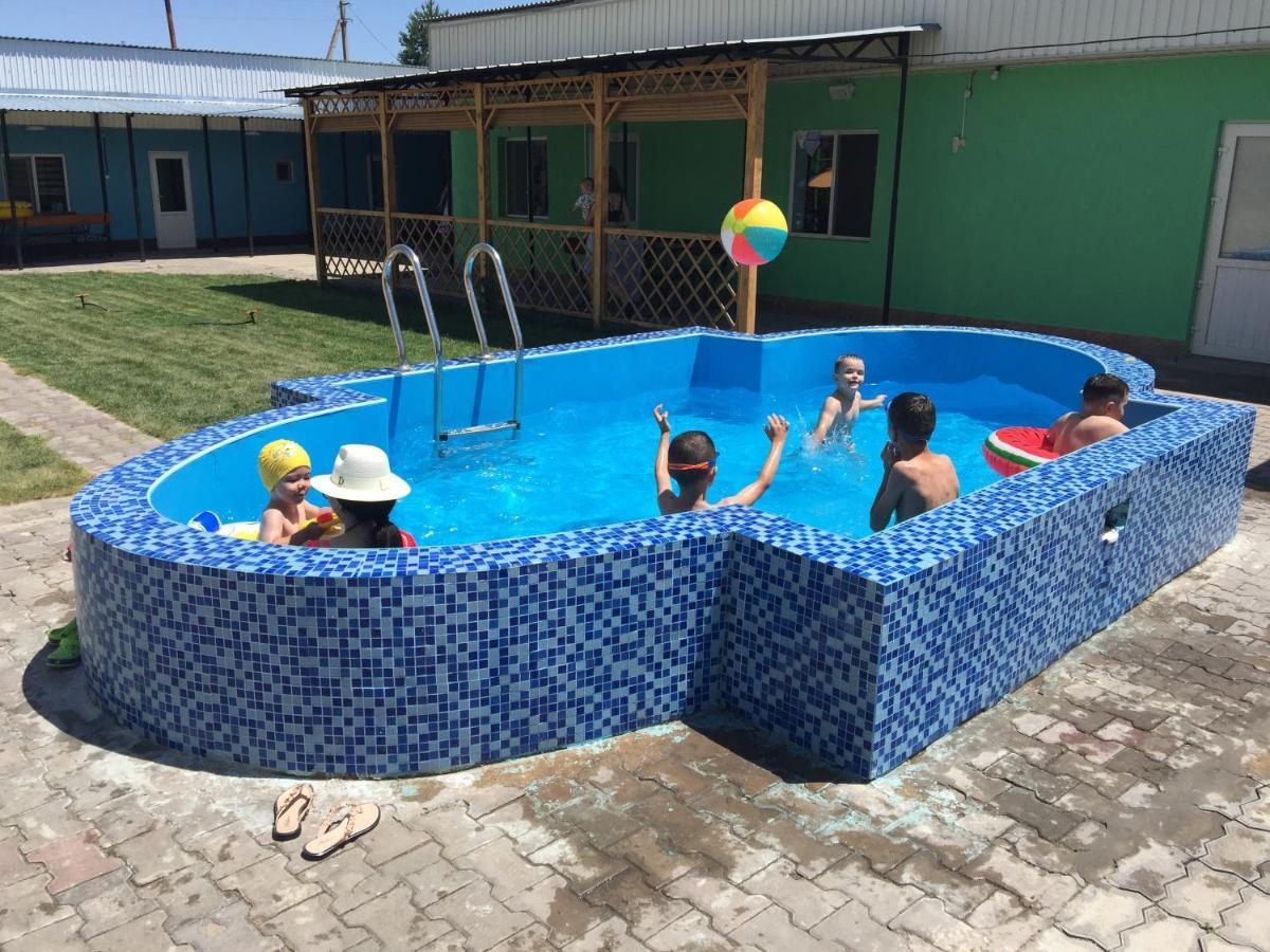 Malibu Guest House Капчагай Екстериор снимка