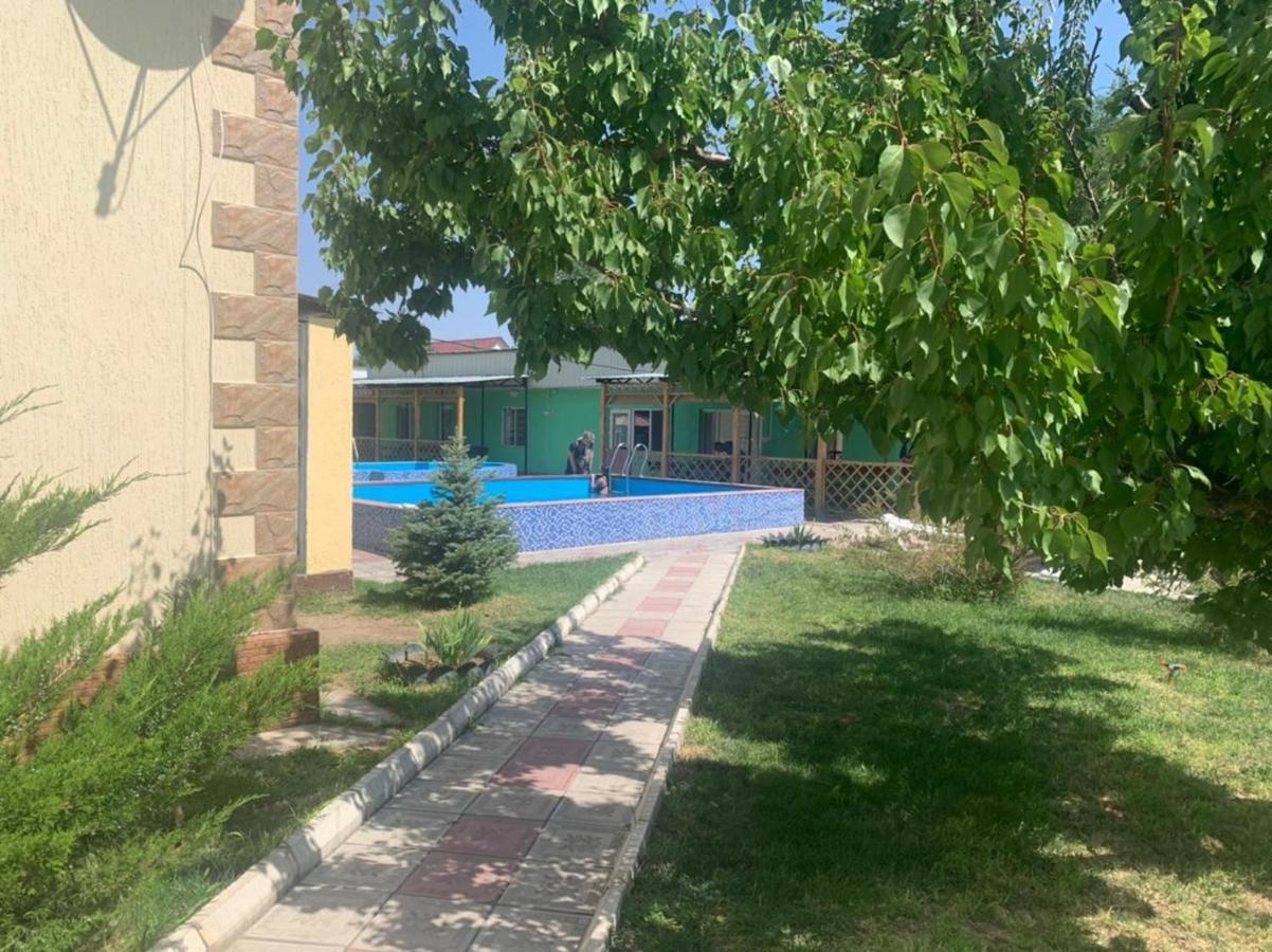 Malibu Guest House Капчагай Екстериор снимка