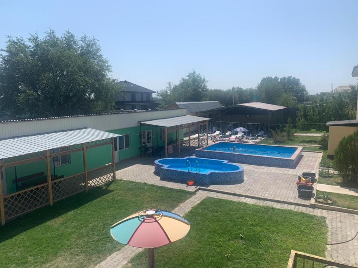 Malibu Guest House Капчагай Екстериор снимка