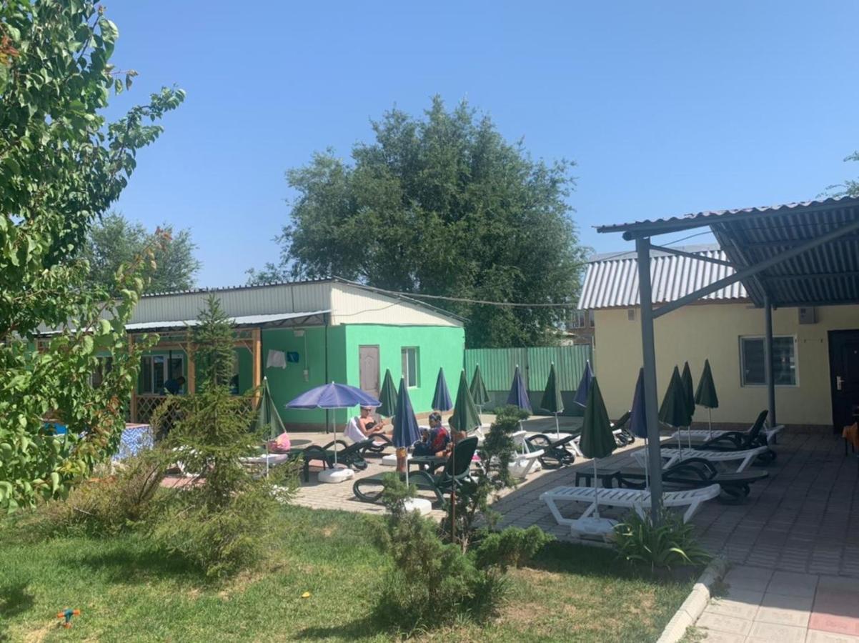 Malibu Guest House Капчагай Екстериор снимка