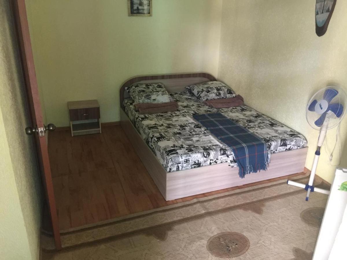 Malibu Guest House Капчагай Екстериор снимка