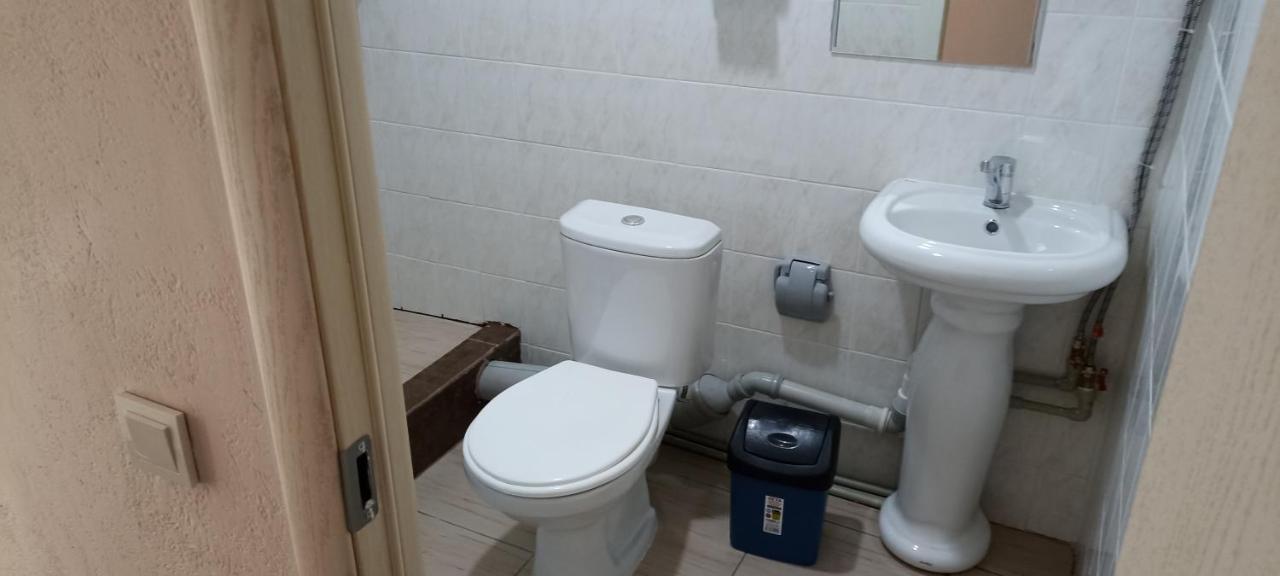 Malibu Guest House Капчагай Екстериор снимка