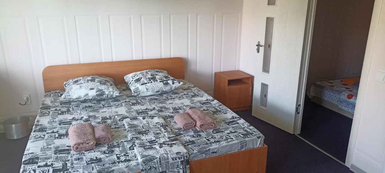 Malibu Guest House Капчагай Екстериор снимка