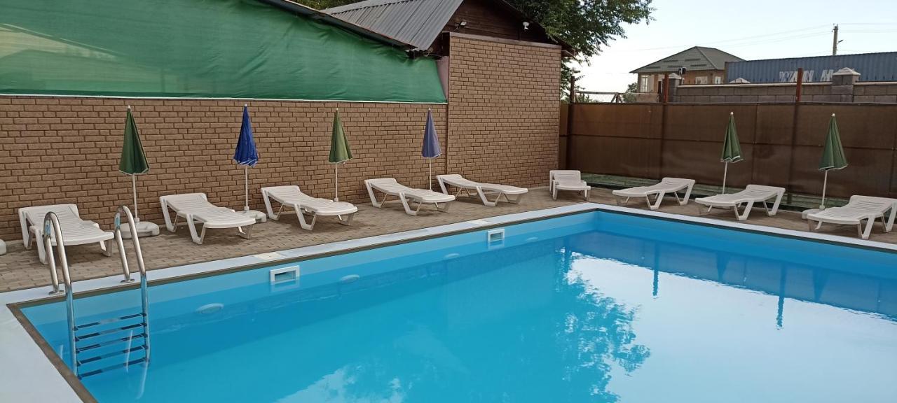 Malibu Guest House Капчагай Екстериор снимка