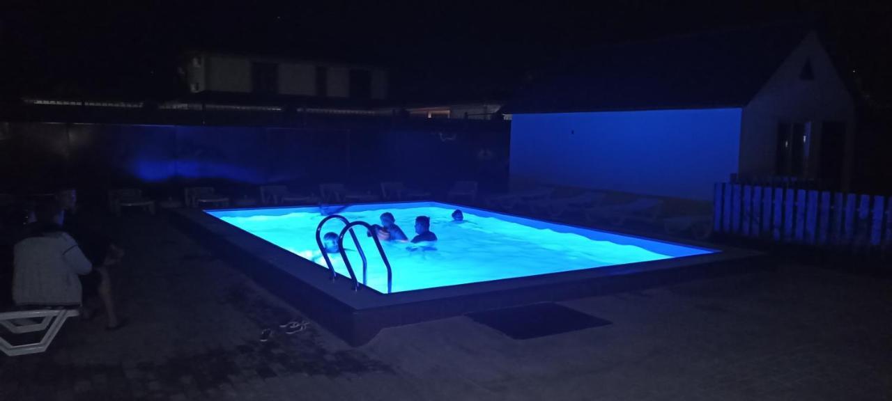 Malibu Guest House Капчагай Екстериор снимка