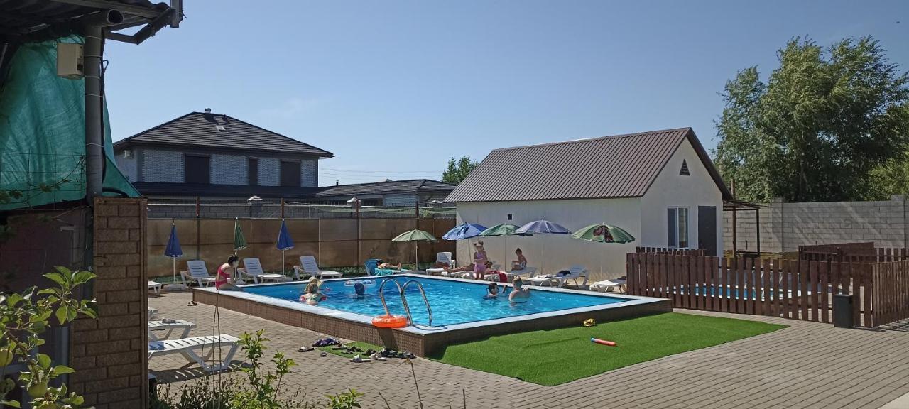 Malibu Guest House Капчагай Екстериор снимка