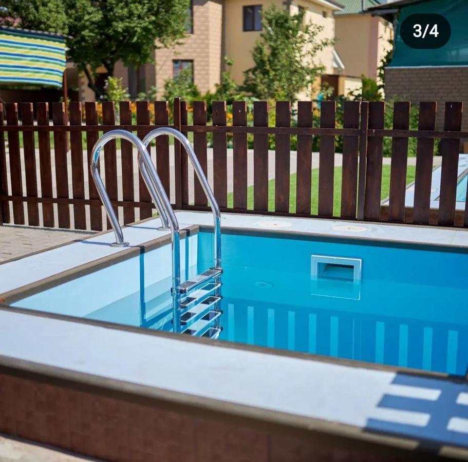 Malibu Guest House Капчагай Екстериор снимка