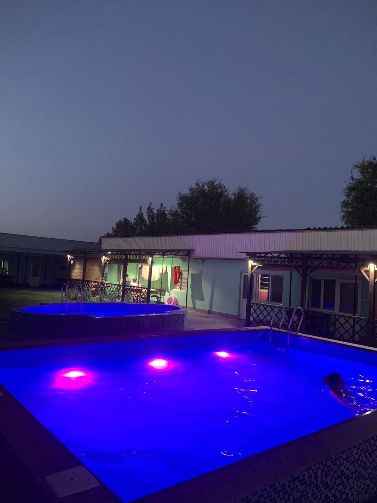 Malibu Guest House Капчагай Екстериор снимка