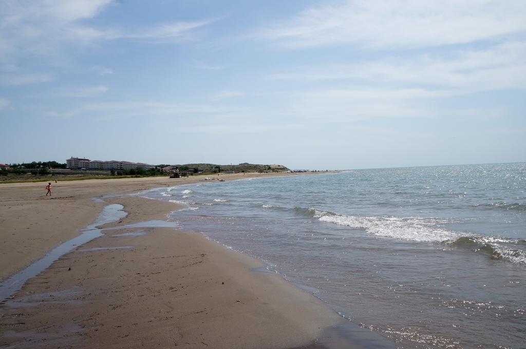 Malibu Guest House Капчагай Екстериор снимка