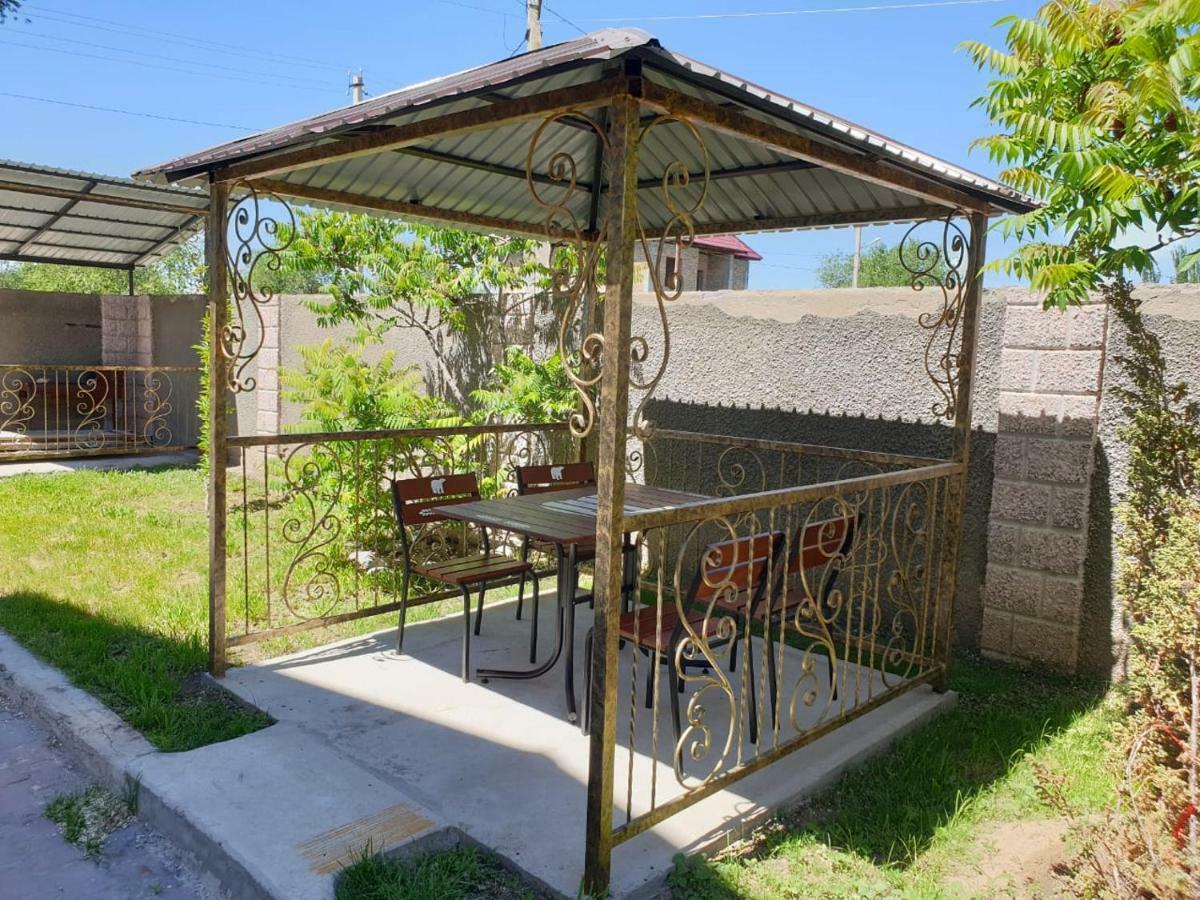 Malibu Guest House Капчагай Екстериор снимка
